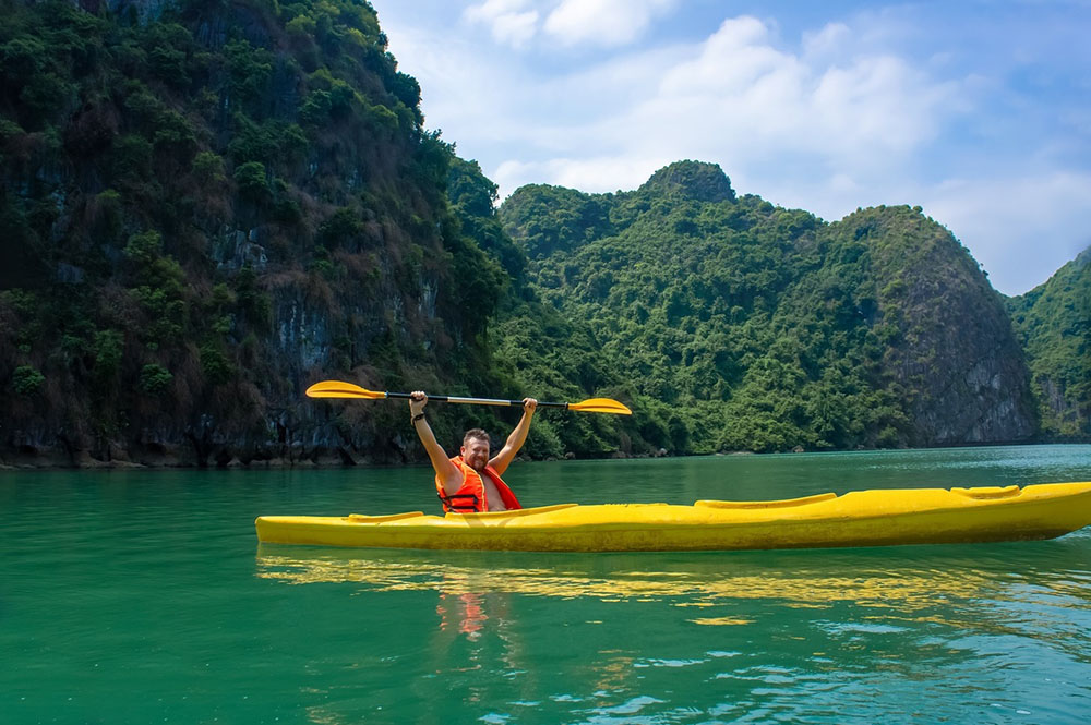 3 Weeks Vietnam Itinerary - kayak in halong bay